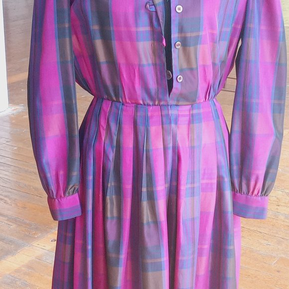 Plaid purple long sleeve Button front dress - Picture 7 of 11